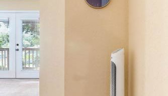 Modern DT Home-King size Bed-Patios-Long Stays-WiFi - Foto 2