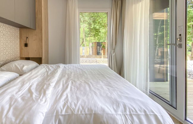 Modern Chalet in a Holiday Park - Photo 3