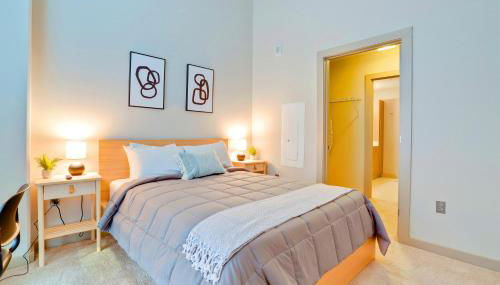 Convenient Apartment Near Major Sights - Photo 2