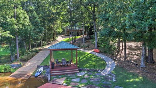 Lake Martin Dock House with Fire Pit, Game Room, Deck - Foto 2