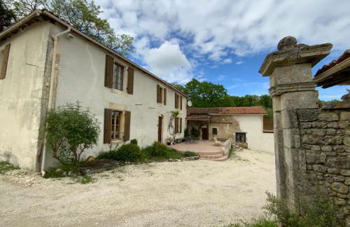 French Farmhouse Retreat with pool & superb views. - Foto 5