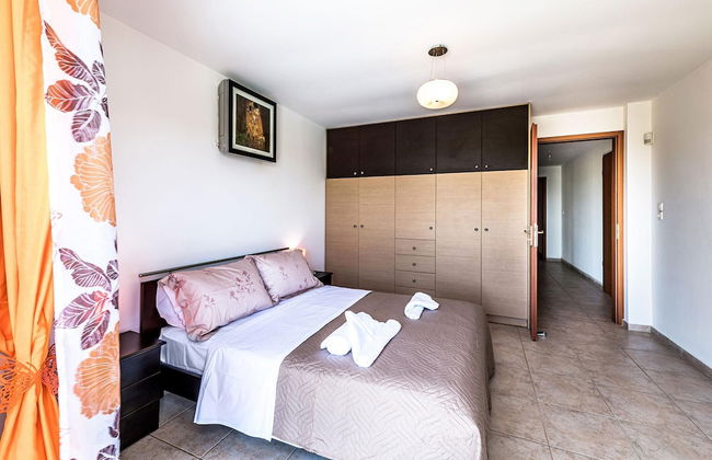 Villa Guinevere-with Private Pool - Photo 23