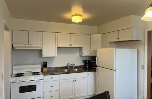 Prime Location Amazing Unit Close to Downtown - 2 queen beds - Photo 4