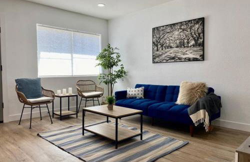 Uniquely remodeled historical district home - Foto 1