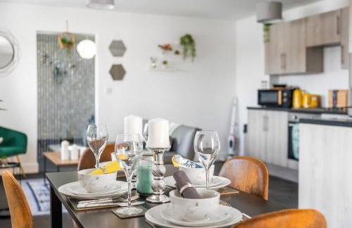 Modern 1-Bed Apartment with Parking near Heathrow - Photo 24