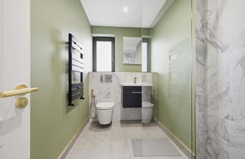 Four Bed House by Brookland Stays Serviced Accommodation Short Lets Brentwood with Free WiFi - Foto 2