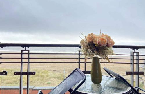 Beach Front APT with Stunning Sea View - Foto 24