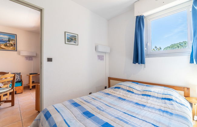 2 bedroom Apartment in Bormes-les-Mimosas with garden and terrace - Photo 10