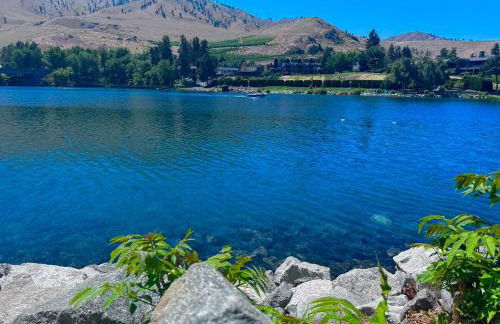 Lakeside luxury with hot tub and pool - Foto 63