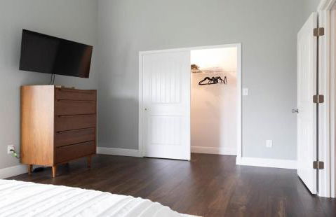 Lovely Modern 3BR-3BA Grove Home ABODEbucks - Photo 35