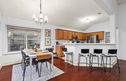 The Blue Door Oasis 4BR 2 BATH with 6 Beds Frisco with Arcade, Games, Office - Foto 1