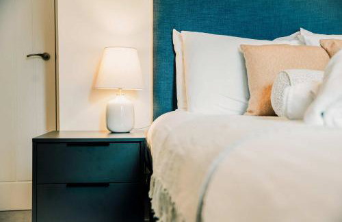 Stylish 2 Bed City Centre Apartment with Parking - Photo 5