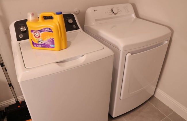 Spacious Home w Putting Green -for Extended Stays - Photo 12