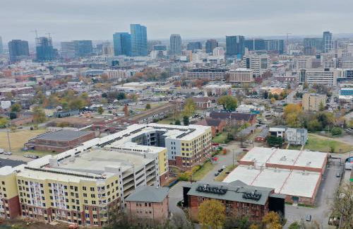 Historic Stay Near Downtown - Foto 44