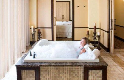 Lion King-themed condo near Disney, Sea World, Universal and OCCC with pool, spa, restaurants, shuttle, private balcony, and the BEST view of fireworks shows - Foto 66