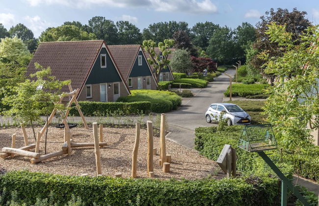 Carefully Furnished House with Bath near Mookerplas - Photo 11