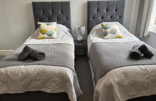 Sleeps 7 Beaches, restaurants, buses, nearby! - Photo 20