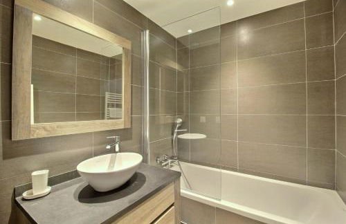 ARC 1600, LE RIDGE, Appartement 10 personnes Duplex Vue Montagne - ski aux pieds - Sauna, Hammam, Piscine, Salle de salle de sport-fitness - Foto 26