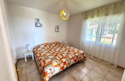 Villa Casa Lilo, en jardin grande,con una gran piscina, con pérgola y barbacoa - Foto 38