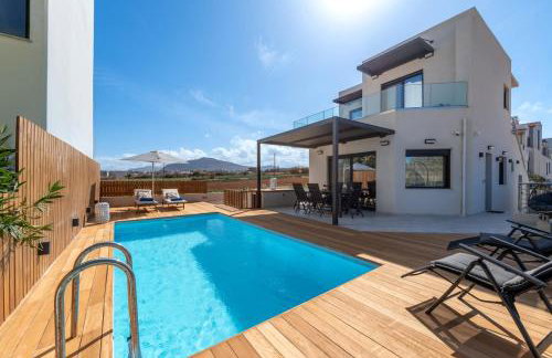 Blue Essence Seaside Villa and Suite - Photo 3