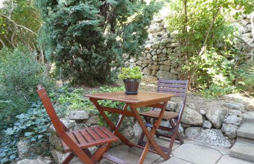 Les Restanques de Toucas - Studio dans villa avec jardin et piscine partagée - Foto 22