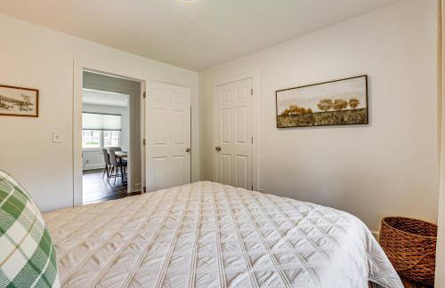 Families Welcome, Fenced Yard: Inviting Greer Home - Photo 17