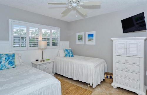 LaPlaya 202E Catch the gentle Gulf breezes on your private balcony beneath the swaying palms - Photo 5