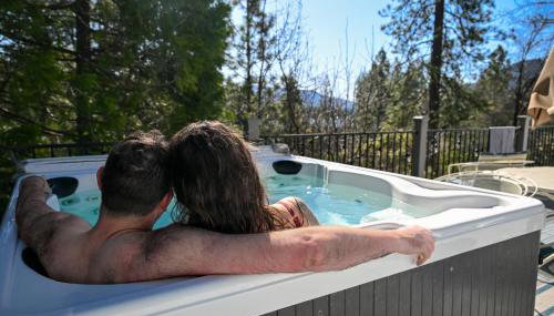 Near Yosemite Bass Lake Cabin with Hot Tub, Lake View, Pet Friendly - Photo 4