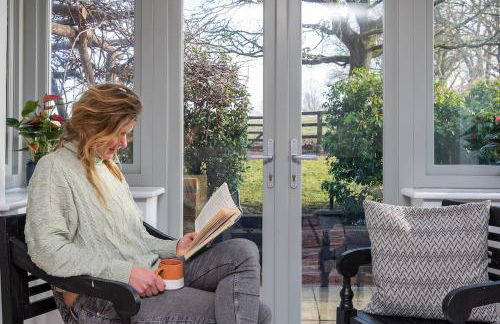 Lower Barn House at Westerlands Farm Sleeps 11 - Foto 10