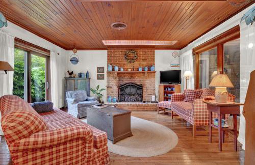 Spacious Antique Charm Home by Leavetown Vacations - Foto 1