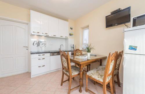 Villa Zdenka with heated pool - Photo 18