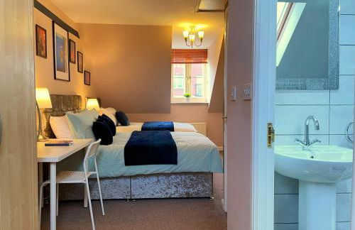 Mayflower 3 Bedrooms House 7 Beds 2 Showers Off Road Parking - Foto 19