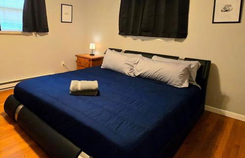 Spacious 4BR Retreat Yard, BBQ & Prime Location - Foto 24