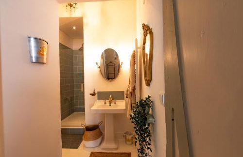 CHAMPAGNE HOUSE- Oasis de luxe & de charme - coeur de ville - 10-12 pers - piscine, cuisine d'été, patio, bar & piano - Photo 59