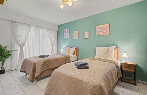 Neu Renoviert - 4 Schlafplätze, Zentral, Terrasse - Photo 2