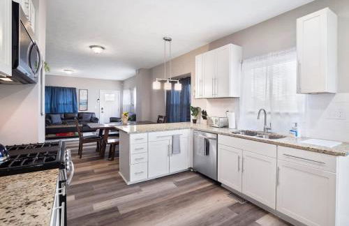 Large Remodeled 4 Bedroom Only 7 Minutes to Downtown - Foto 13