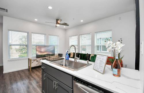 Serenity Studios - Near Med Center & Museum District - Foto 18