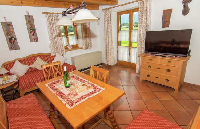 Charming Holiday Home Near the Bavarian Alps - Photo 9