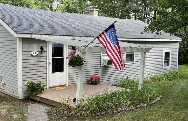 Cozy Colchester Cabin near Lake by RedAwning - Foto 38
