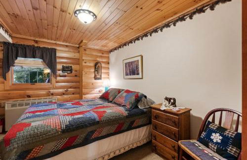 Lakefront Log Cabin on 2 acres - Photo 18