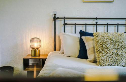 4 Bed House - Sleeps 8 - Free Parking - Manchester - Foto 15