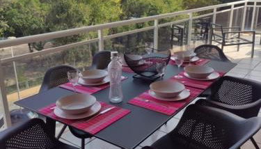 APPART STANDING 2 chambres 2SDB clim PISCINE PARKING WIFI TERRASSE 21m2 LOCAL VELO Port-Aventura, plage, centre - Foto 3