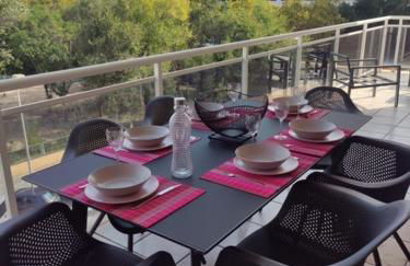 APPART STANDING 2 chambres 2SDB clim PISCINE PARKING WIFI TERRASSE 21m2 LOCAL VELO Port-Aventura, plage, centre - Foto 3