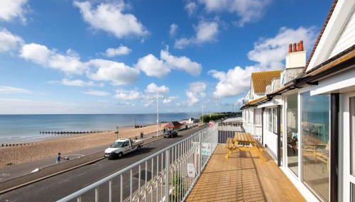 Stunning Beachfront Apt w Balcony & Sea Views - Foto 2