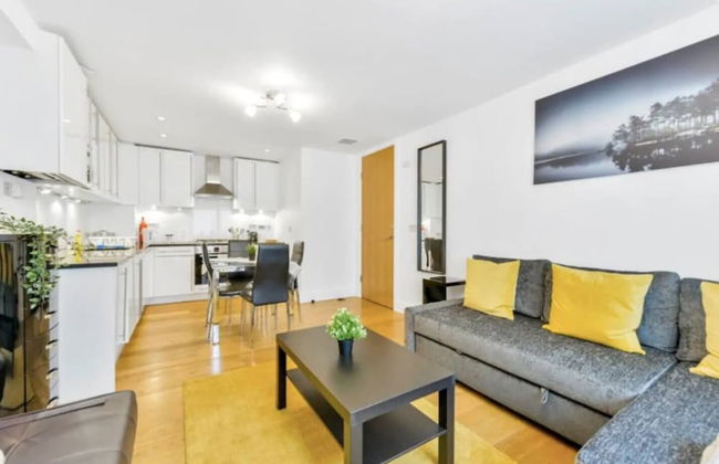 Little Corner of Bliss in BustlingLondon - Photo 8