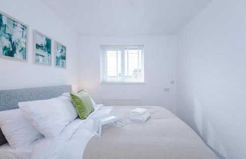 4BR Home for 8, Full Kitchen, Parking, WiFi in Northwich - Photo 45