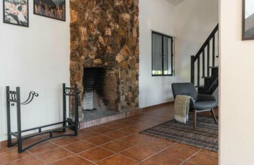 Casa acogedora con chimenea, piscina y vistas a la Sierra - Foto 10