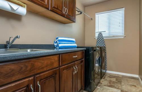 Wasatch Retreat in Draper with Mtn Views Theater and Hot Tub - Foto 37