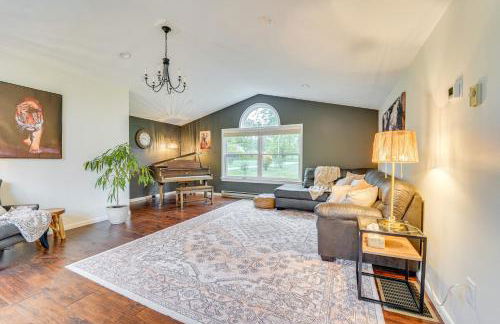 Mtn-View Escape with Large Yard in Duncansville! - Foto 3