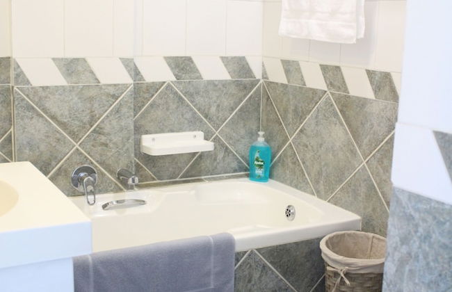 Stay Spectacular - Photo 38